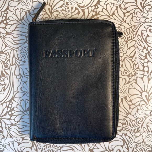 WalletBe Leather Zip Passport Wallet - Picture 1 of 10